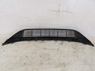 bontott MERCEDES-BENZ CLA Első Lökhárító Alsó Középső Díszrács