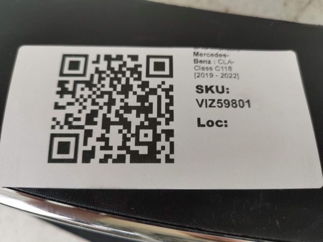 bontott MERCEDES-BENZ CLA Első Lökhárító Alsó Középső Díszrács