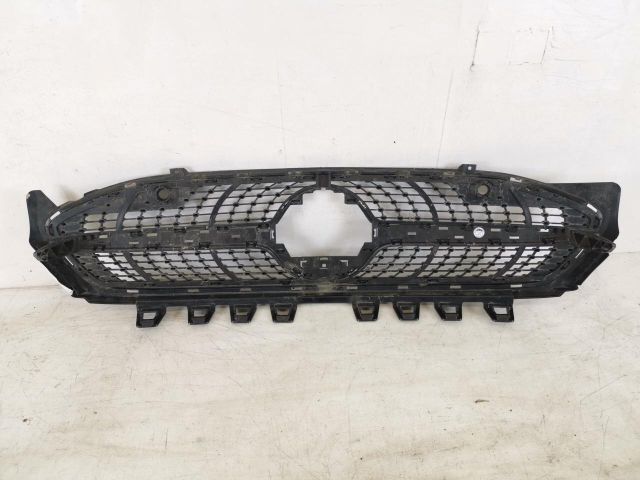 bontott MERCEDES-BENZ CLA Első Lökhárító Alsó Középső Díszrács