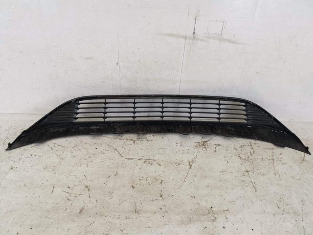 bontott MERCEDES-BENZ CLA Első Lökhárító Alsó Középső Díszrács