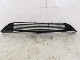 bontott MERCEDES-BENZ CLA Első Lökhárító Alsó Középső Díszrács