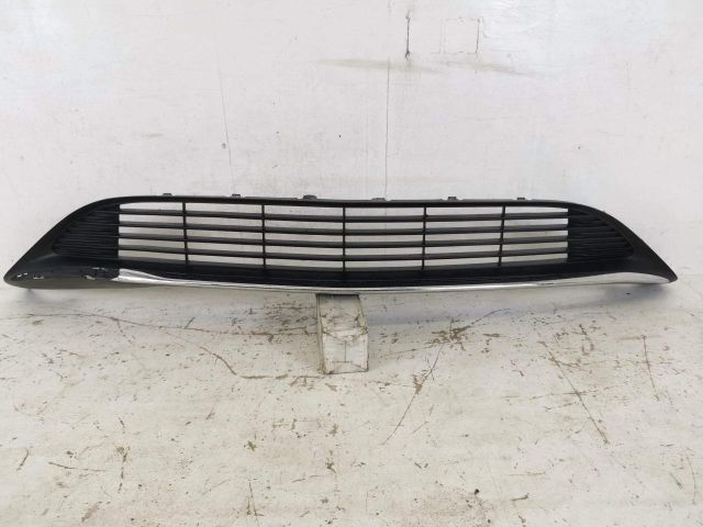 bontott MERCEDES-BENZ CLA Első Lökhárító Alsó Középső Díszrács