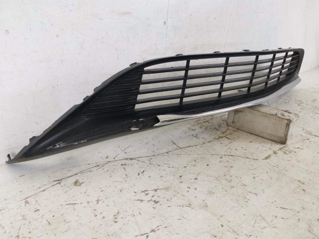 bontott MERCEDES-BENZ CLA Első Lökhárító Alsó Középső Díszrács