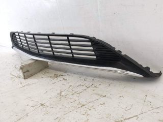 bontott MERCEDES-BENZ CLA Első Lökhárító Alsó Középső Díszrács