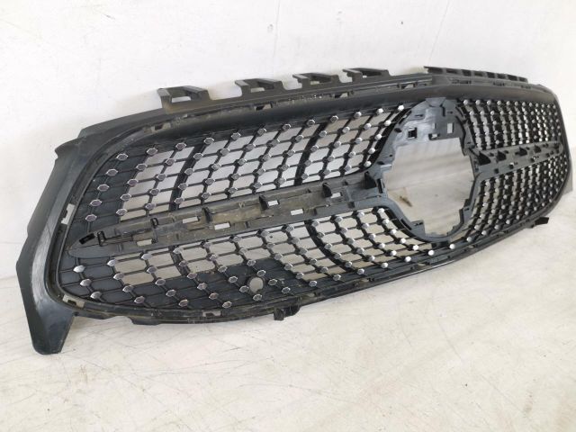 bontott MERCEDES-BENZ CLA Első Lökhárító Alsó Középső Díszrács