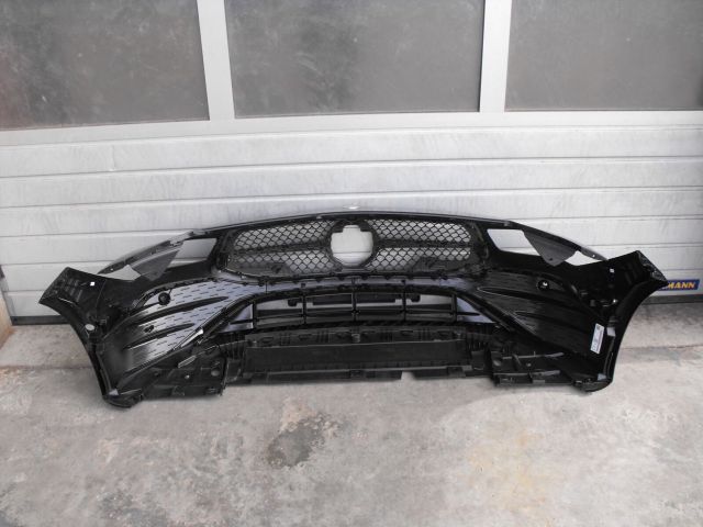 bontott MERCEDES-BENZ CLA Első Lökhárító (Részeivel)