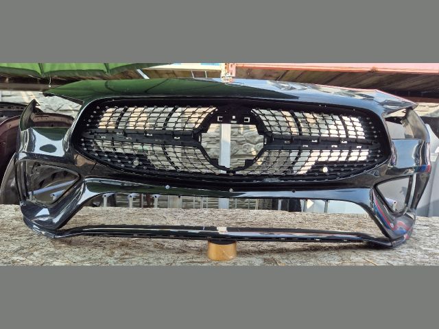 bontott MERCEDES-BENZ CLA Első Lökhárító (Üresen)