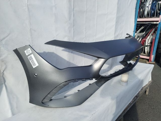 bontott MERCEDES-BENZ CLA Első Lökhárító (Üresen)