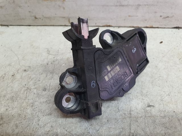 bontott MERCEDES-BENZ CLA Generátor Elektronika