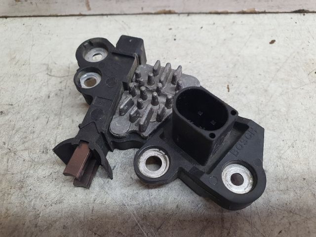 bontott MERCEDES-BENZ CLA Generátor Elektronika