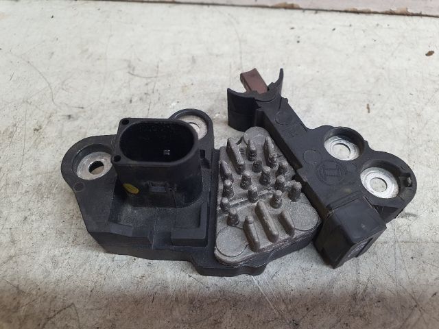 bontott MERCEDES-BENZ CLA Generátor Elektronika