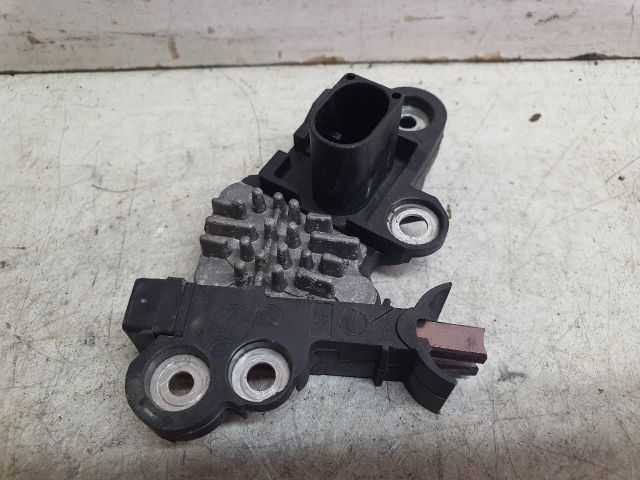 bontott MERCEDES-BENZ CLA Generátor Elektronika