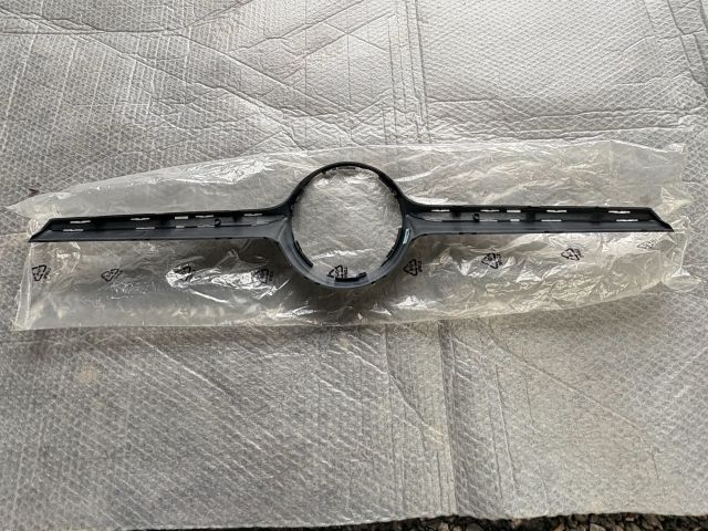 bontott MERCEDES-BENZ CLA Hűtőrács