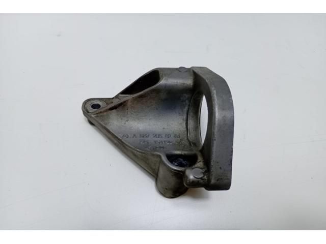 bontott MERCEDES-BENZ CLA Jobb első Féltengely Tartó