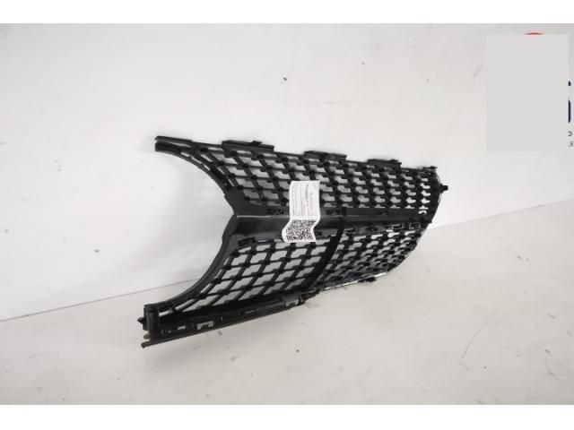 bontott MERCEDES-BENZ CLA Jobb első Lökhárító Díszléc