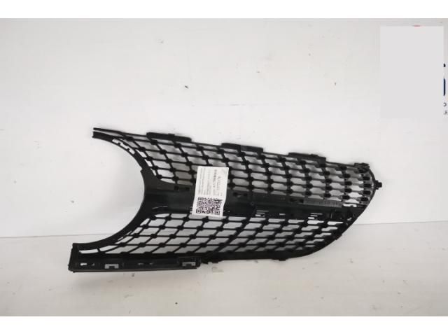 bontott MERCEDES-BENZ CLA Jobb első Lökhárító Díszléc