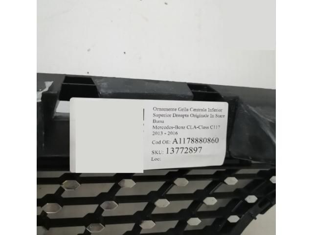 bontott MERCEDES-BENZ CLA Jobb első Lökhárító Díszléc