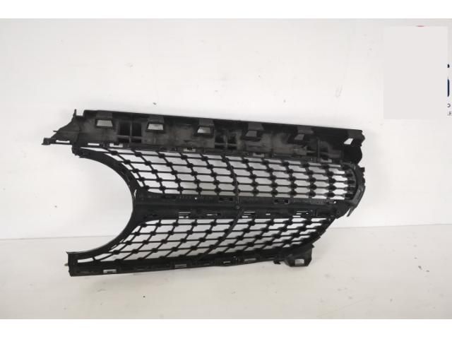 bontott MERCEDES-BENZ CLA Jobb első Lökhárító Díszléc