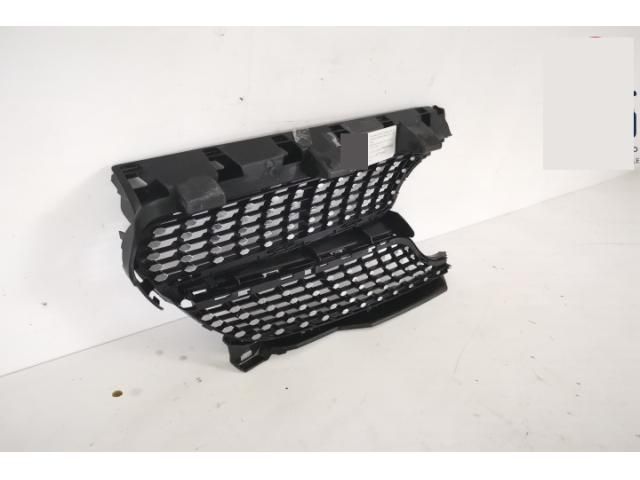 bontott MERCEDES-BENZ CLA Jobb első Lökhárító Díszléc