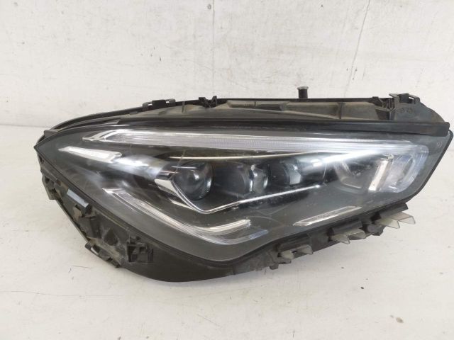 bontott MERCEDES-BENZ CLA Jobb Fényszóró