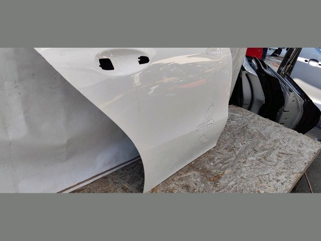 bontott MERCEDES-BENZ CLA Jobb hátsó Ajtó (Üres lemez)