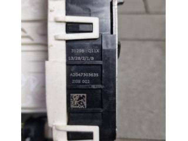 bontott MERCEDES-BENZ CLA Jobb hátsó Ajtózár