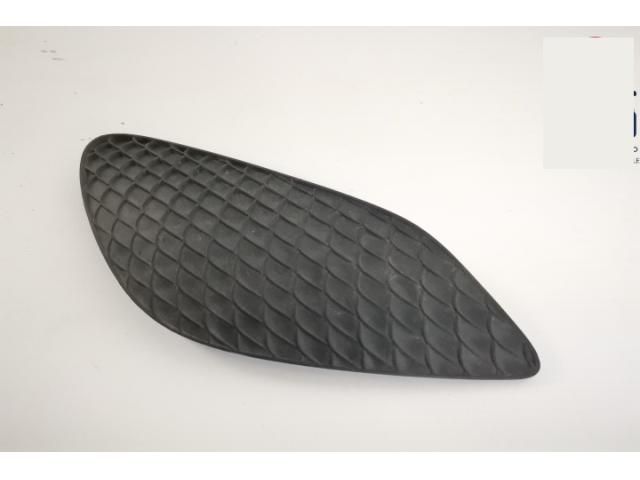 bontott MERCEDES-BENZ CLA Jobb Ködlámpa Rács