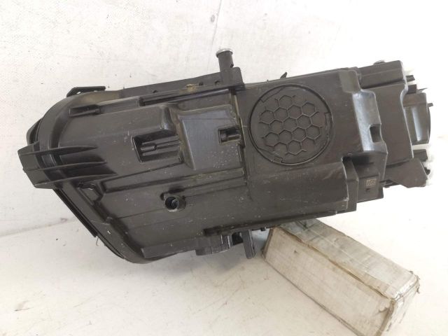 bontott MERCEDES-BENZ CLA Jobb Ledes Fényszóró