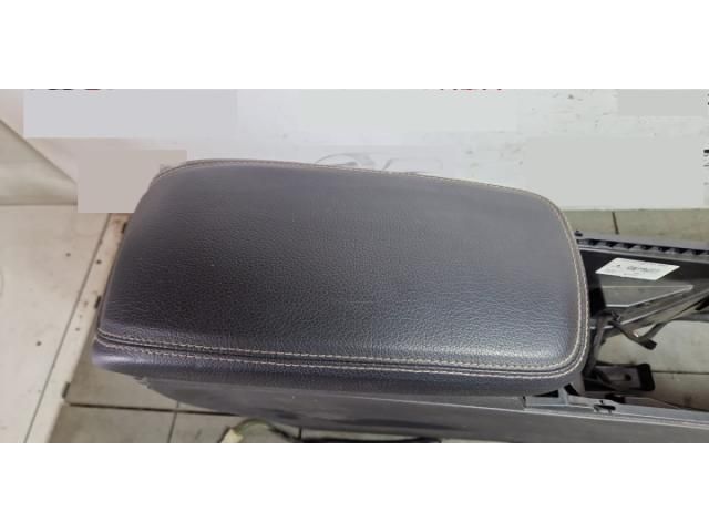 bontott MERCEDES-BENZ CLA Könyöklő