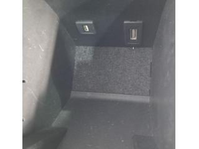 bontott MERCEDES-BENZ CLA Könyöklő