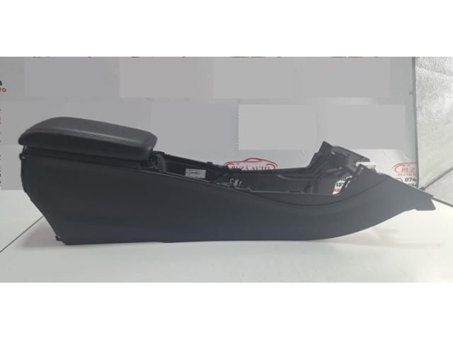 bontott MERCEDES-BENZ CLA Könyöklő