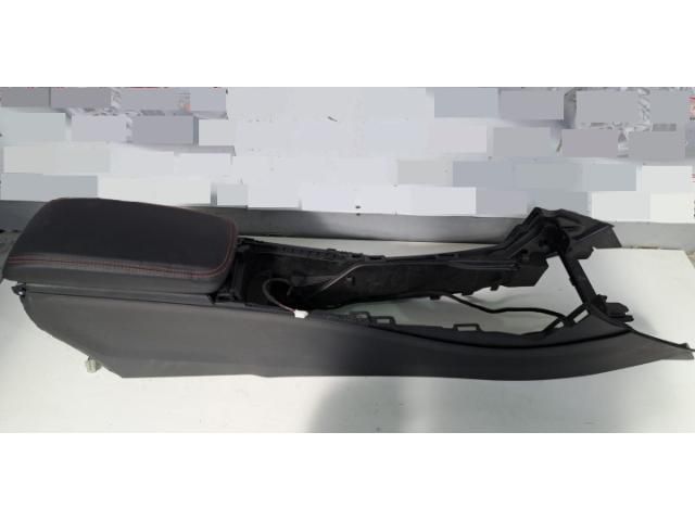 bontott MERCEDES-BENZ CLA Könyöklő