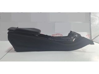 bontott MERCEDES-BENZ CLA Könyöklő