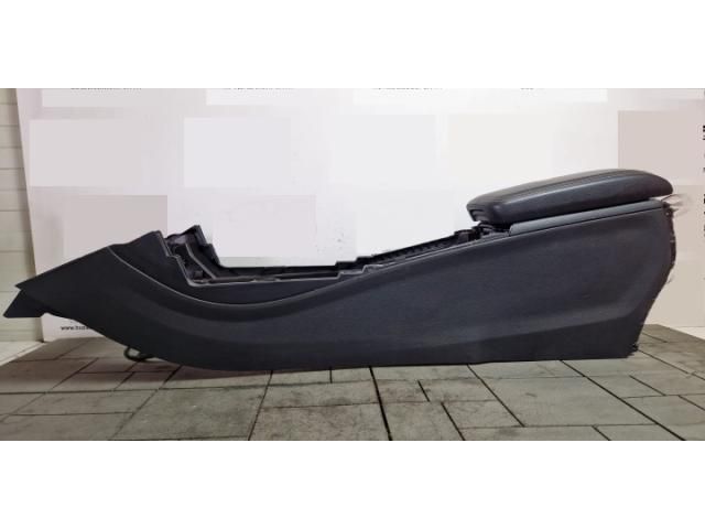 bontott MERCEDES-BENZ CLA Könyöklő