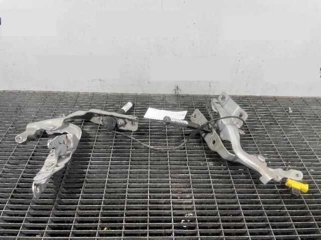 bontott MERCEDES-BENZ CLA Motorháztető Zsanér Pár