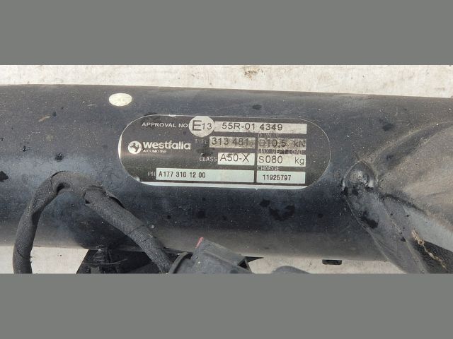 bontott MERCEDES-BENZ CLA Vonóhorog