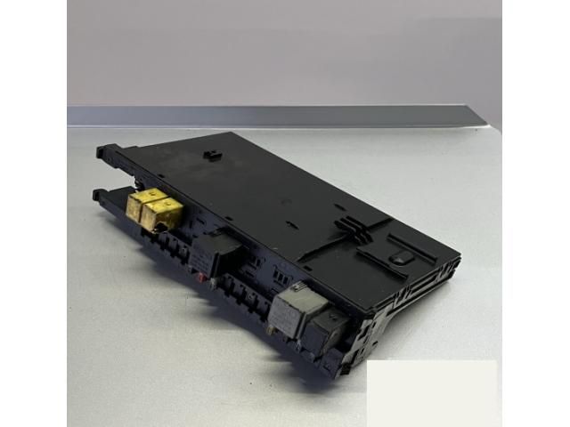 bontott MERCEDES-BENZ CLK Biztosítéktábla Csomagtér