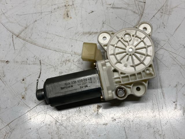 bontott MERCEDES-BENZ CLK Jobb első Ablakemelő Motor