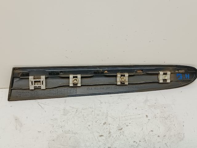 bontott MERCEDES-BENZ CLK Jobb hátsó Sárvédő Díszléc