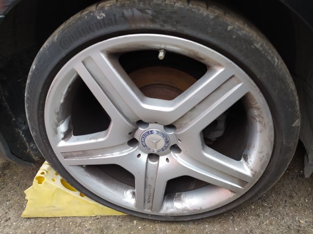 bontott MERCEDES-BENZ CLS Bal hátsó Ajtó (Részeivel)