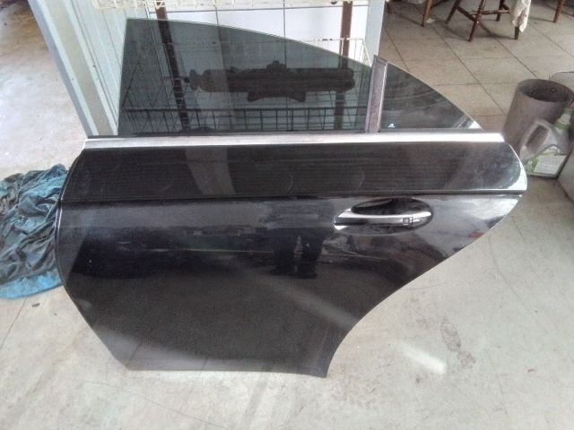 bontott MERCEDES-BENZ CLS Bal hátsó Ajtó (Részeivel)