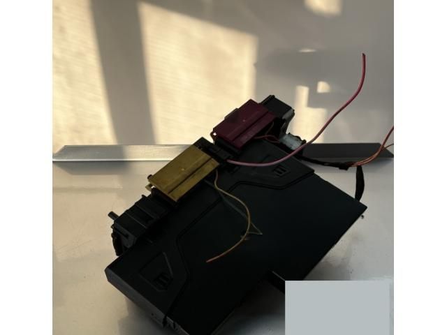 bontott MERCEDES-BENZ CLS Biztosítéktábla Csomagtér