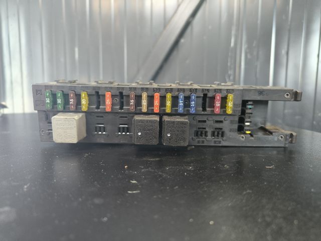 bontott MERCEDES-BENZ CLS Biztosítéktábla Csomagtér