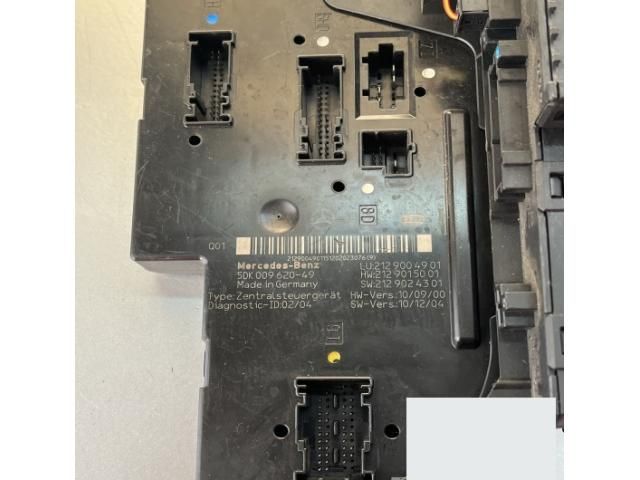 bontott MERCEDES-BENZ CLS Biztosítéktábla Csomagtér