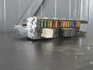 bontott MERCEDES-BENZ CLS Biztosítéktábla Csomagtér