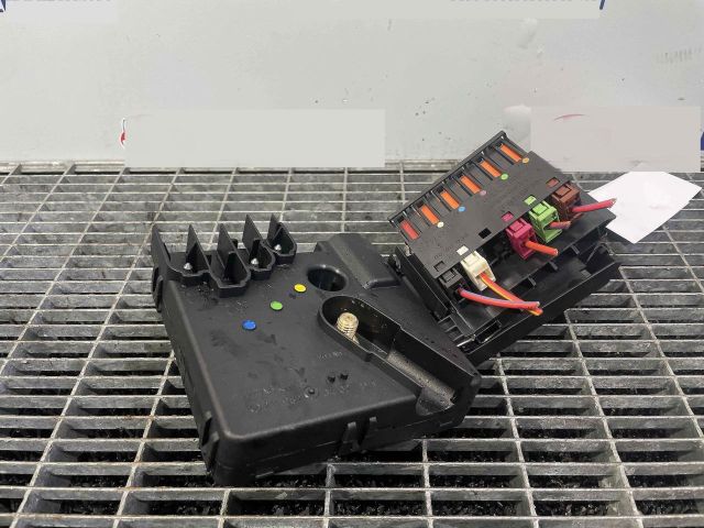 bontott MERCEDES-BENZ CLS Biztosítéktábla Motortér