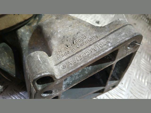 bontott MERCEDES-BENZ CLS Motor Tartó Bak (Pozíciófüggetlen)