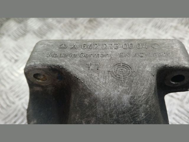 bontott MERCEDES-BENZ CLS Motor Tartó Bak (Pozíciófüggetlen)