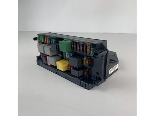 bontott MERCEDES-BENZ CLS Biztosítéktábla Motortér