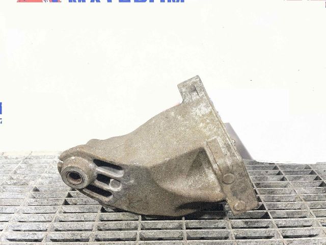 bontott MERCEDES-BENZ CLS Motor Tartó Bak Bal